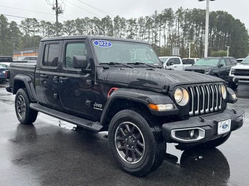 Used 2022 Jeep Gladiator Overland w/ Cold Weather Group image 7