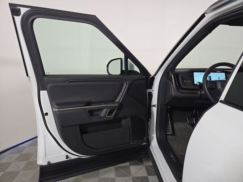 Used 2024 Rivian R1S Adventure AWD/4WD image 16