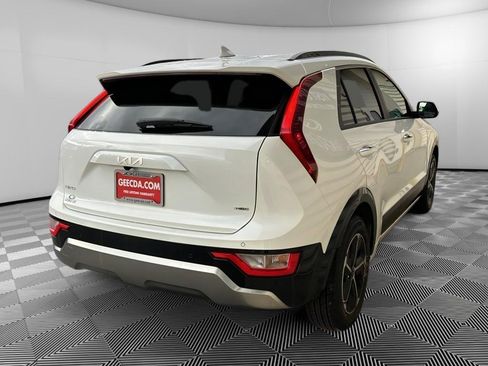 Certified 2023 Kia Niro SX image 5