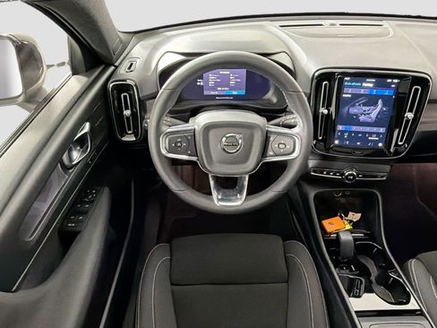Used 2023 Volvo XC40 Recharge Ultimate image 24