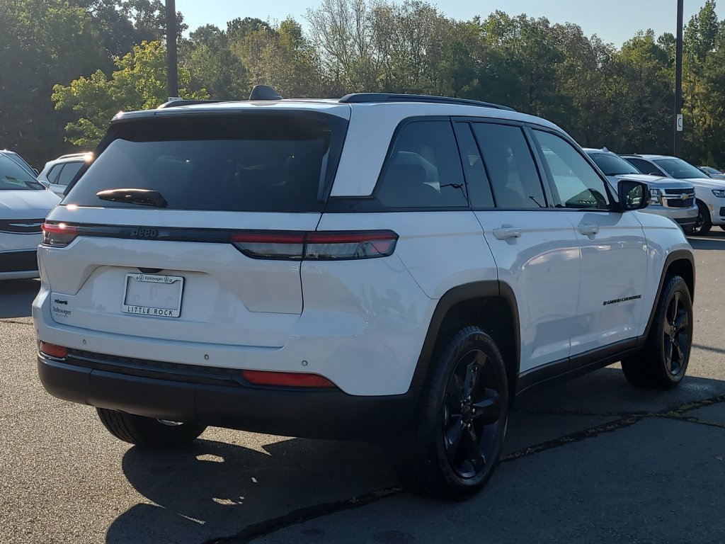 Used 2023 Jeep Grand Cherokee Altitude AWD/4WD image 5