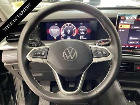 Used 2025 Volkswagen Tiguan SE w/ Panoramic Sunroof Package AWD/4WD image 7