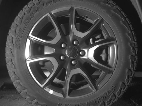 Used 2025 Jeep Compass Trailhawk w/ Trailer Tow Group AWD/4WD image 13