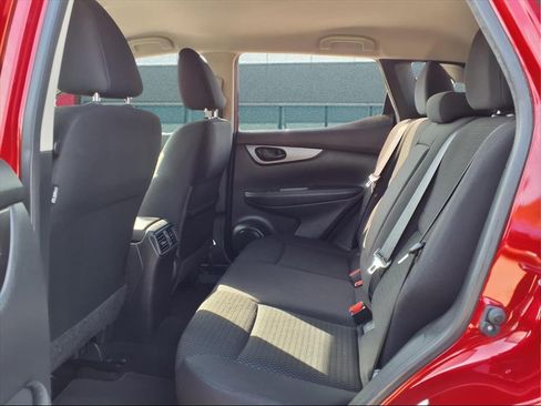 Used 2018 Nissan Rogue Sport S image 14