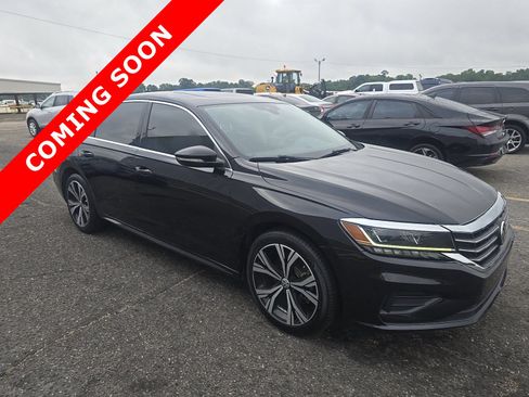 Used 2021 Volkswagen Passat 2.0T SE FWD image 3