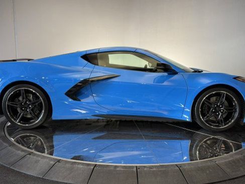 Used 2024 Chevrolet Corvette Stingray Premium Cpe w/ Z51 Performance Package RWD image 31