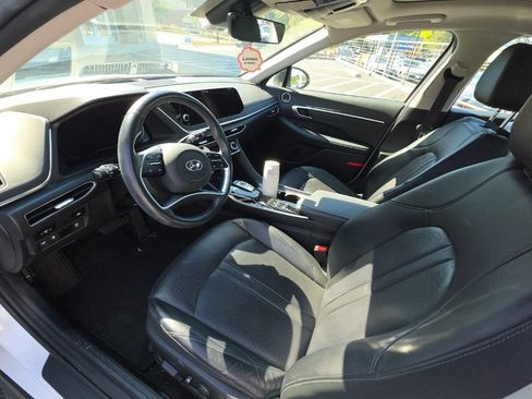 Used 2021 Hyundai Sonata Limited w/ Preferred Accessory Package FWD image 5