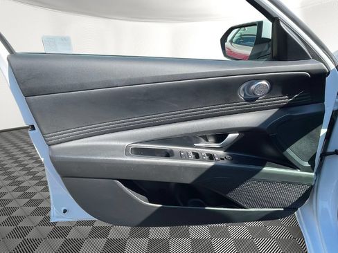 Used 2024 Hyundai Elantra SEL w/ Convenience Package FWD image 16