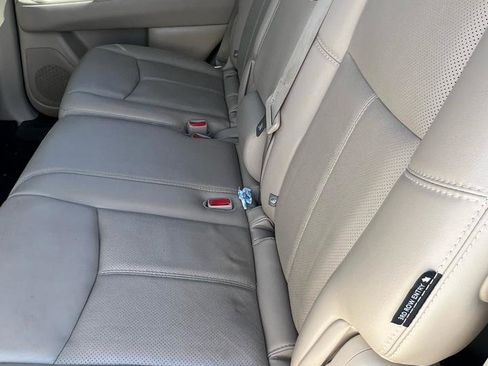 Used 2019 Nissan Pathfinder Platinum image 10