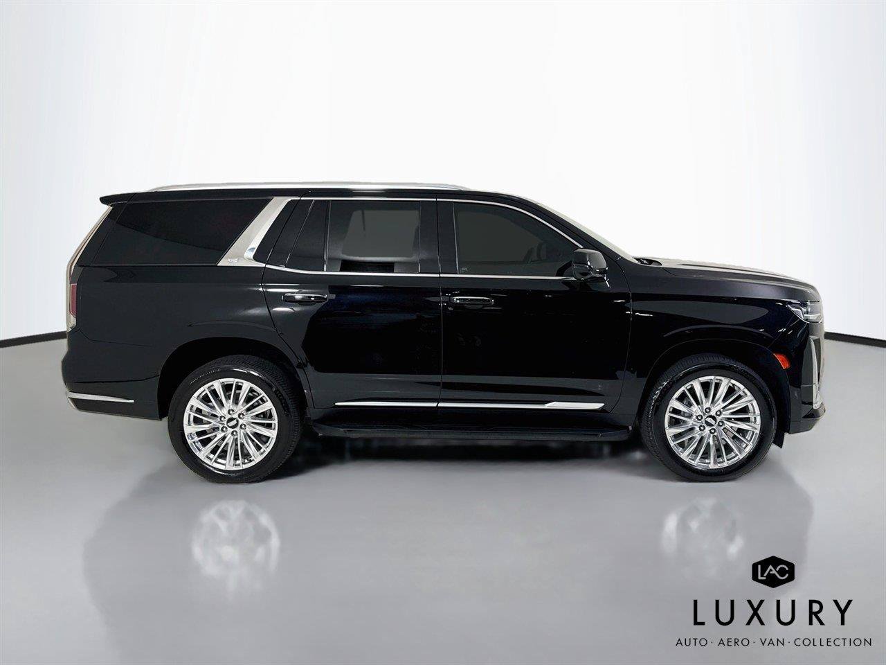Used 2022 Cadillac Escalade Luxury AWD/4WD image 4
