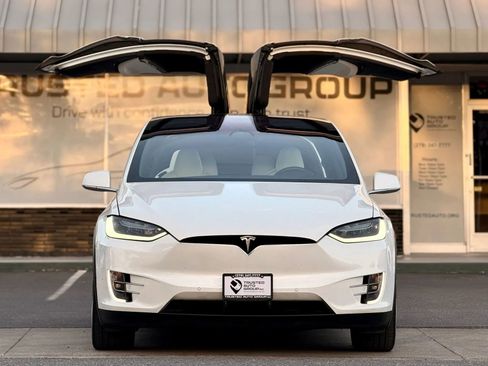 Used 2018 Tesla Model X 100D image 3
