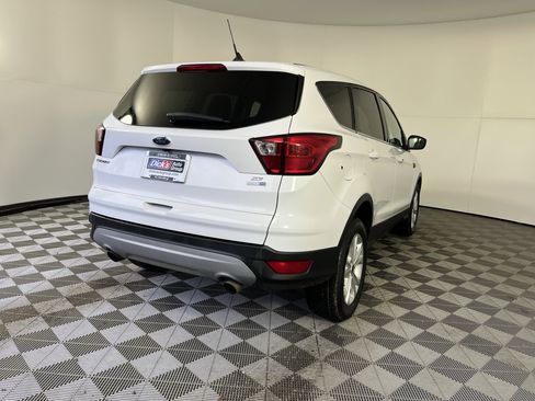 Used 2019 Ford Escape SE image 6