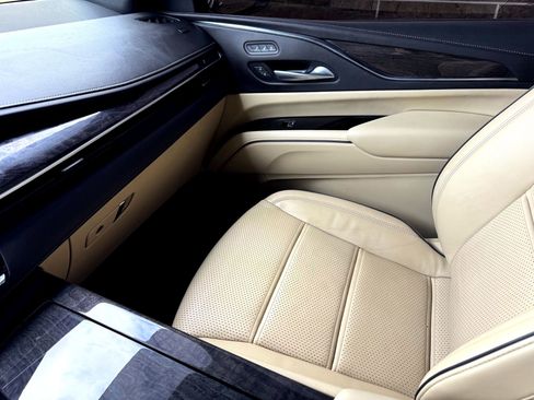 Used 2023 Cadillac Escalade Premium Luxury image 39