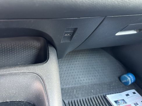 Used 2022 Toyota Corolla LE image 5