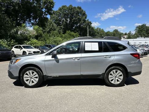 Used 2017 Subaru Outback 2.5i Premium AWD/4WD image 2
