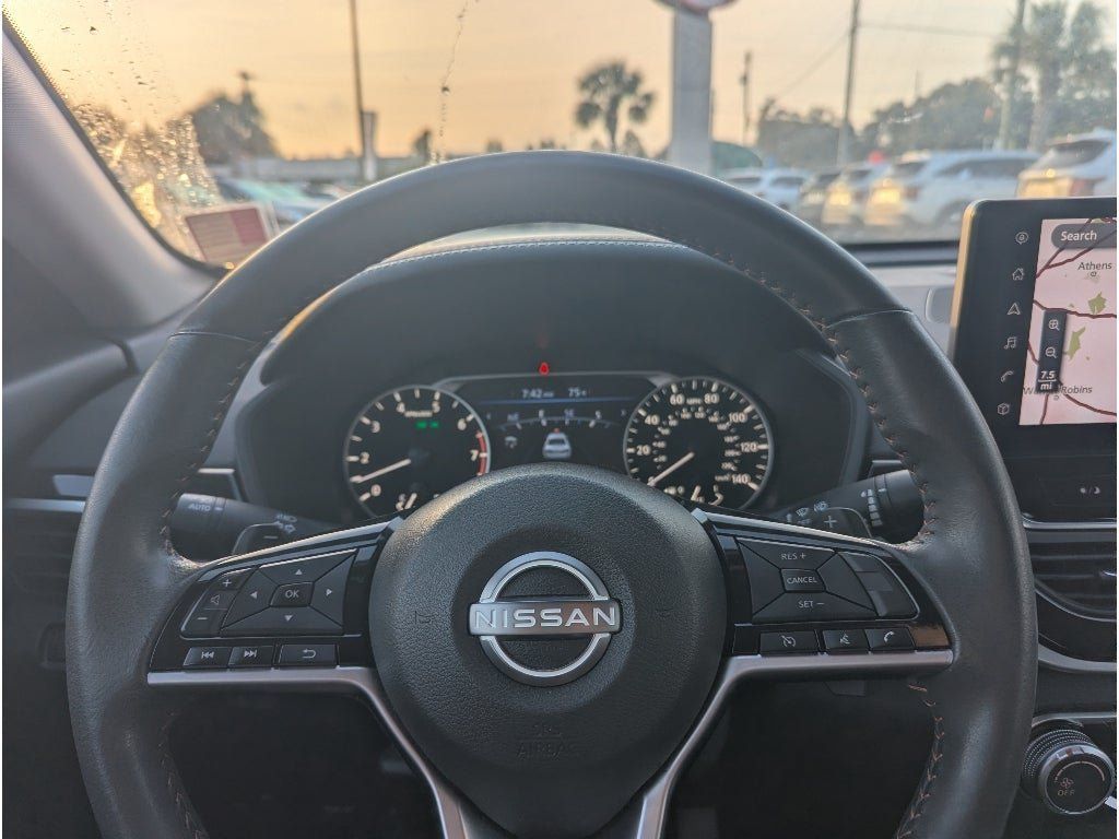Used 2024 Nissan Altima 2.5 SR w/ SR Premium Package FWD image 16