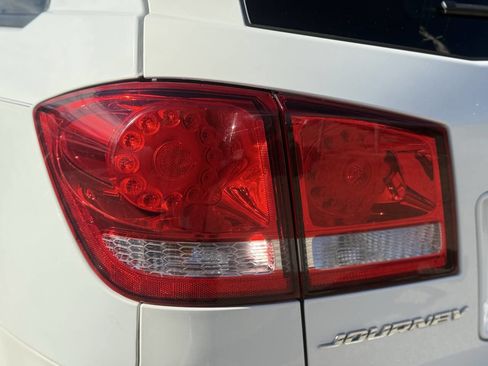 Used 2014 Dodge Journey SXT image 40