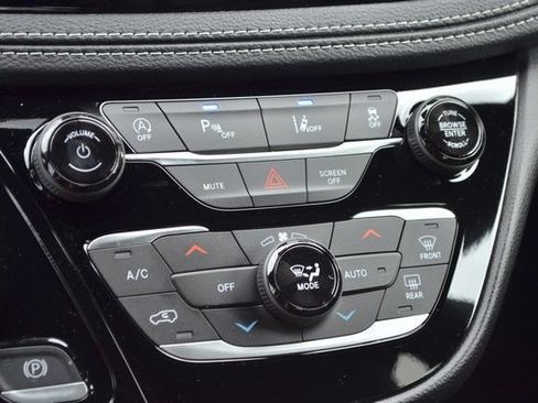 New 2027 Chrysler Pacifica Select AWD/4WD image 25