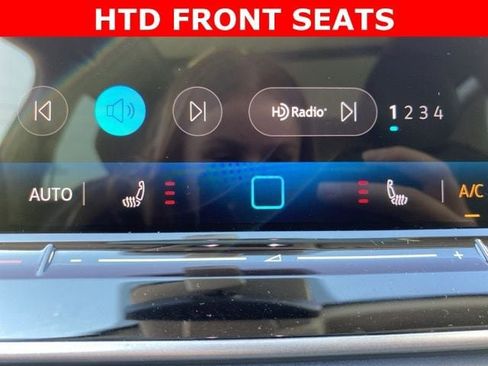 New 2025 Volkswagen Tiguan SE image 3