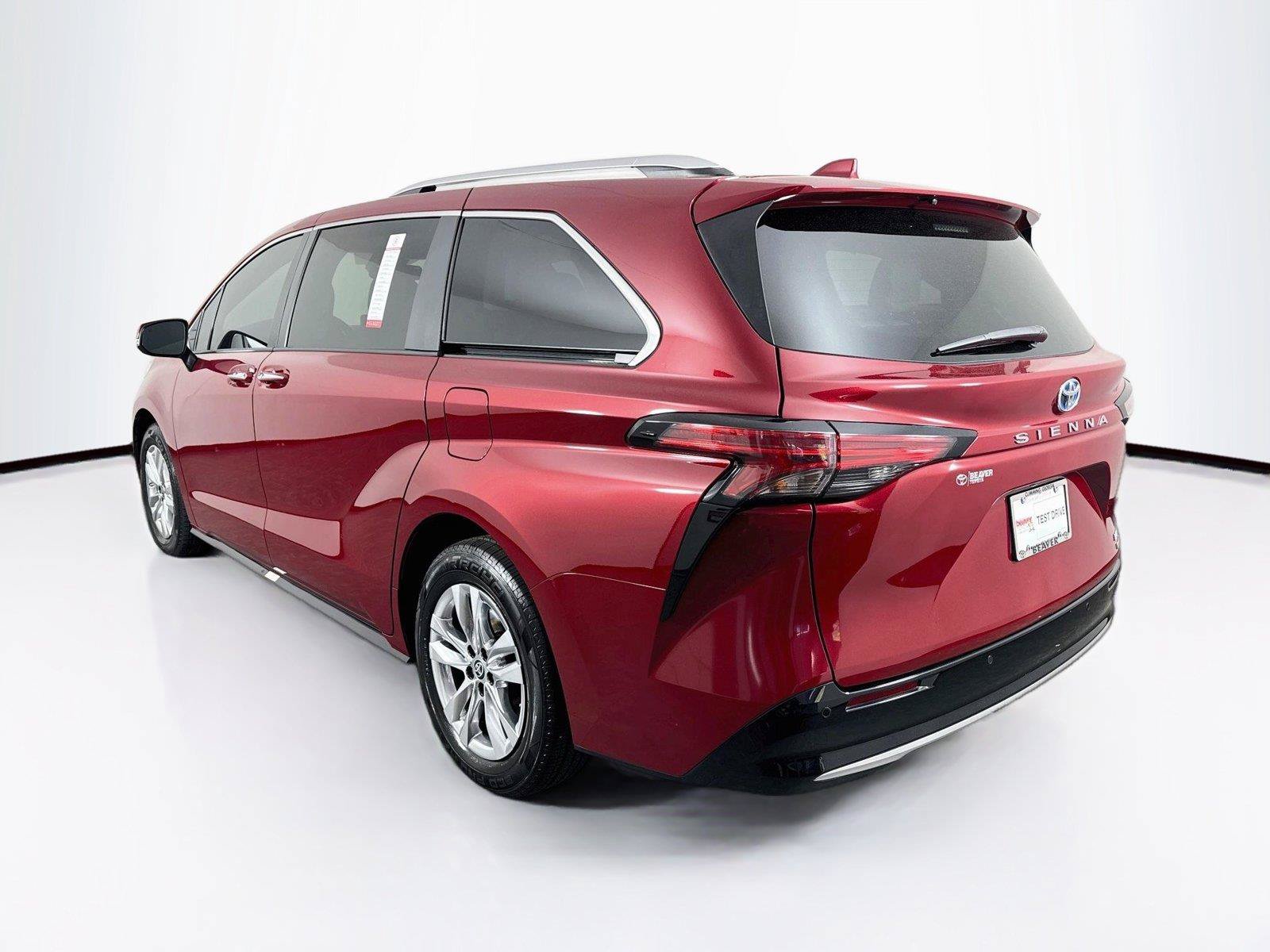 Used 2023 Toyota Sienna Limited FWD image 13