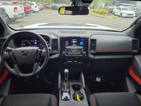 Used 2022 Nissan Frontier Pro-X RWD image 9