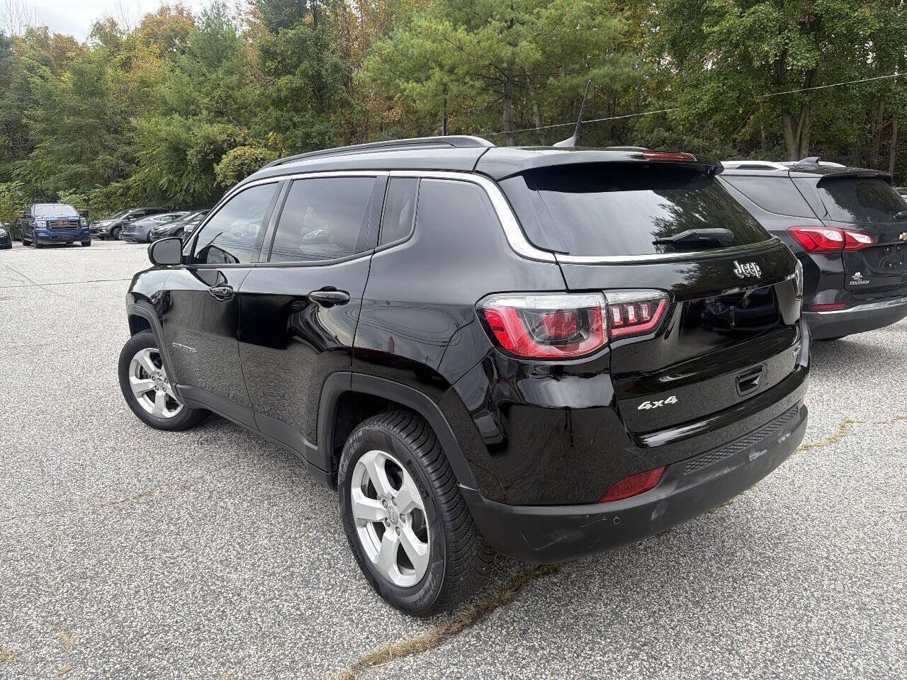 Used 2018 Jeep Compass Latitude w/ Popular Equipment Group AWD/4WD image 9