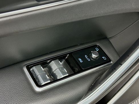 Used 2024 Jaguar F-PACE R-Dynamic S image 15