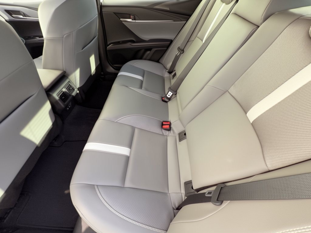 Used 2025 Toyota Camry SE w/ Convenience Package FWD image 25