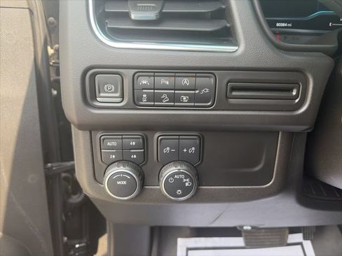 Used 2022 Chevrolet Tahoe Z71 w/ Luxury Package AWD/4WD image 16