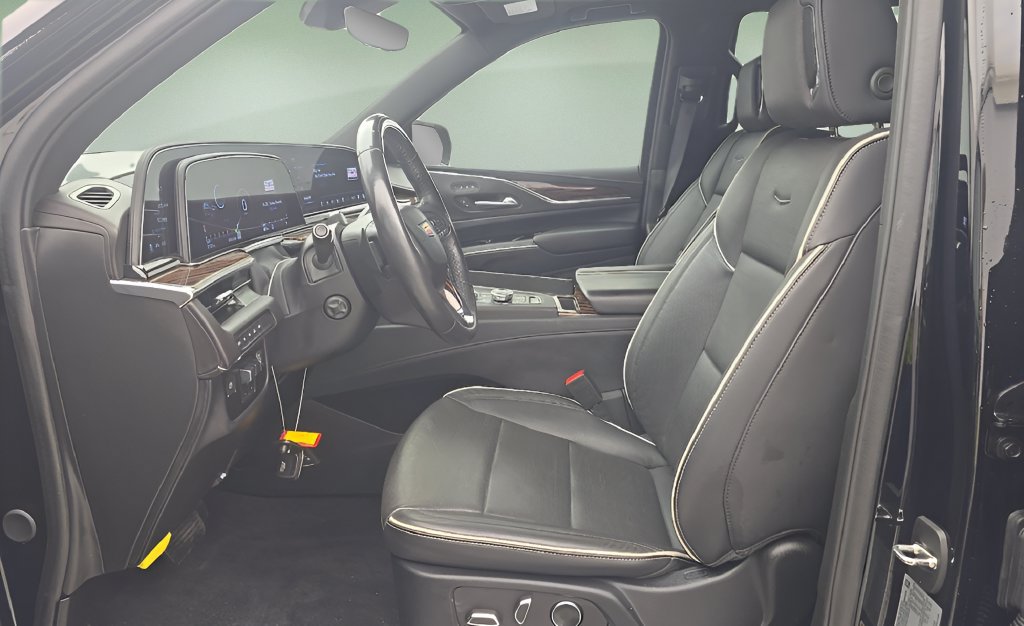 Used 2024 Cadillac Escalade Premium Luxury AWD/4WD image 6