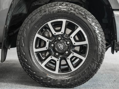 Used 2018 Toyota Tundra SR5 image 15