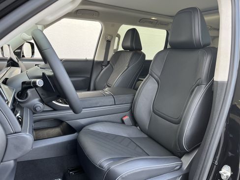 Certified 2026 INFINITI QX80 Luxe w/ Cargo Package AWD/4WD image 2