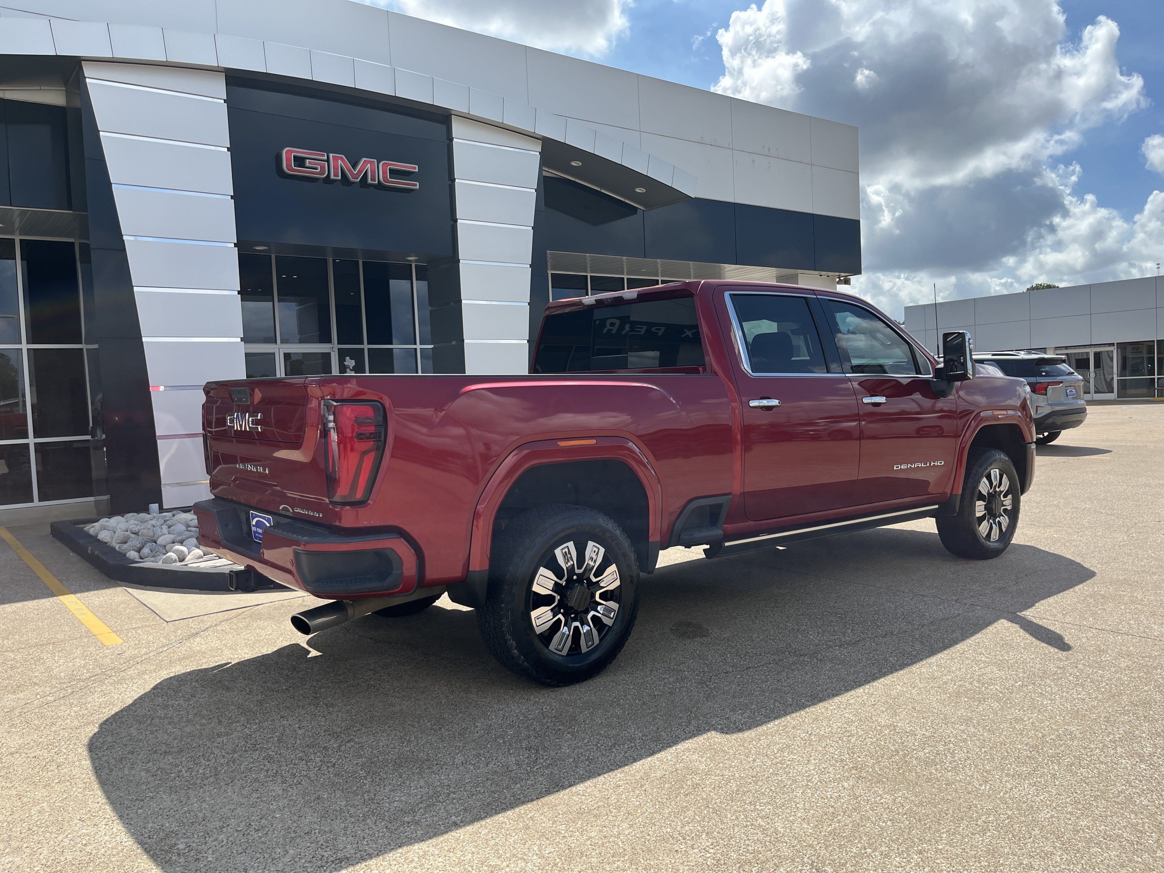 Used 2024 GMC Sierra 2500 Denali w/ Denali Reserve Package AWD/4WD image 3