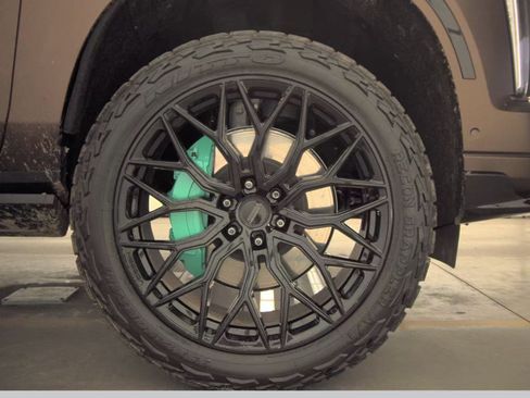 Used 2025 Cadillac Escalade V w/ LPO, ONYX Package image 11