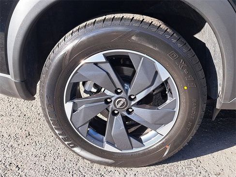 Used 2024 Nissan Rogue SV image 7