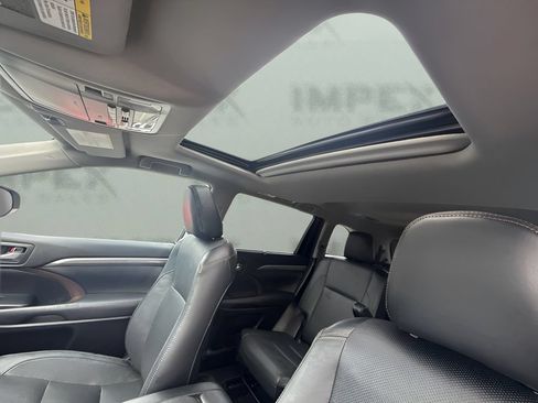 Used 2018 Toyota Highlander Limited AWD/4WD image 7
