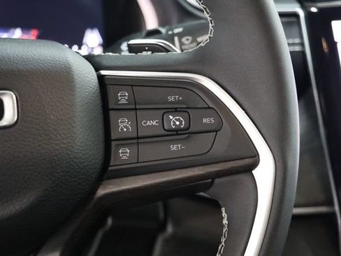 Used 2023 Jeep Grand Cherokee Limited w/ Luxury Tech Group II AWD/4WD image 20