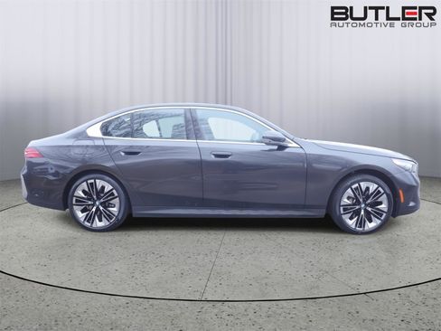 Certified 2025 BMW 530i image 8