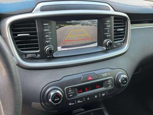 Used 2019 Kia Sorento FWD V6 image 34