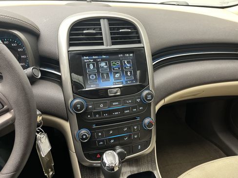 Used 2015 Chevrolet Malibu LT image 16