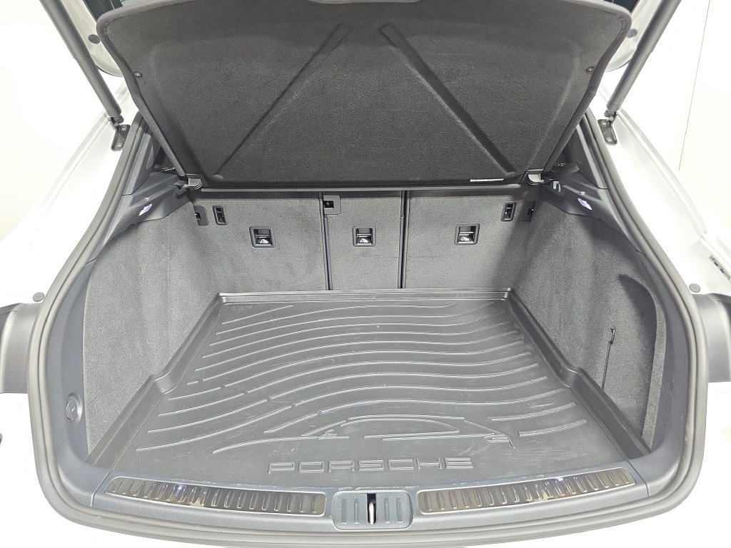 Certified 2026 Porsche Macan AWD/4WD image 25