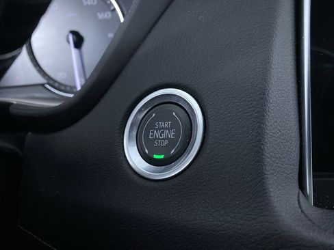 Certified 2023 Cadillac XT4 Luxury w/ Cold Weather Package image 8