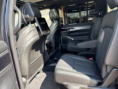 New 2025 Jeep Wagoneer L Series II w/ Premium Group I image 4