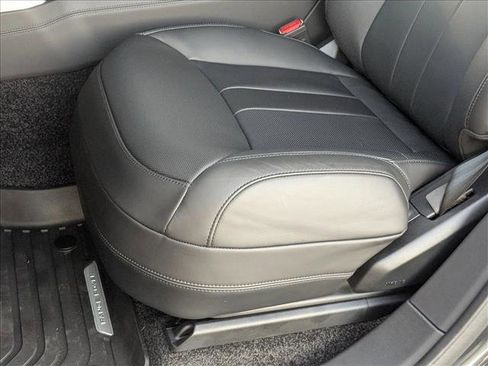 New 2025 Land Rover Range Rover SE image 4