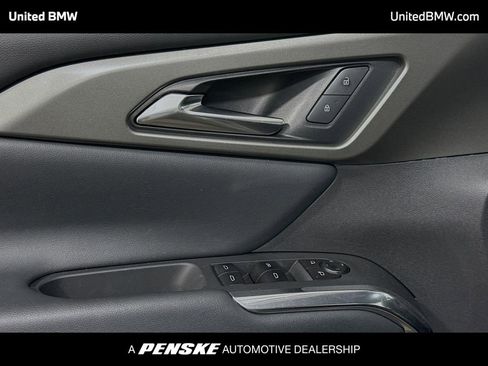 Used 2025 Chevrolet Traverse LT w/ Midnight/Sport Edition FWD image 3