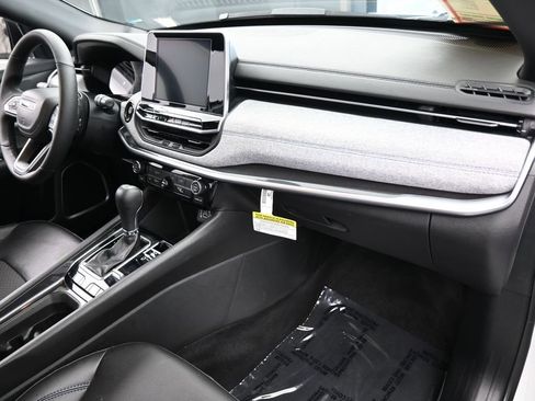 New 2026 Jeep Compass Latitude image 42