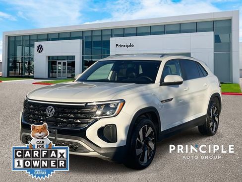 Certified 2025 Volkswagen Atlas Cross Sport SE image 1