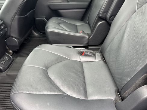 Used 2024 Toyota Highlander Platinum image 14