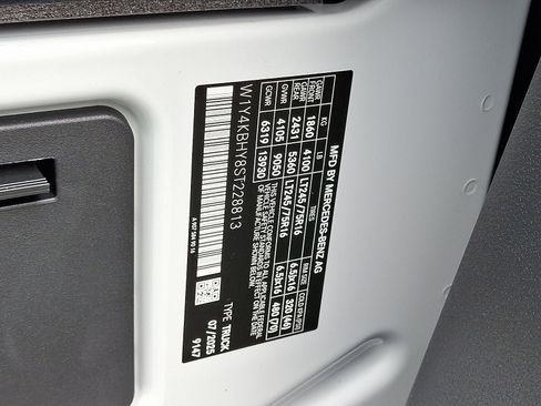Used 2025 Mercedes-Benz Sprinter 2500 image 26