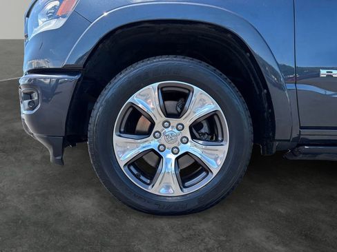 Used 2019 RAM 1500 Laramie AWD/4WD image 5